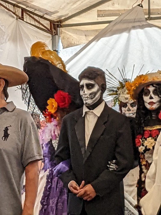 catrina parade couple